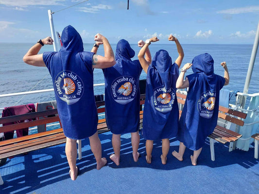 Poncho Handtuch für Erwachsene – Personalisierbar – Marineblau
