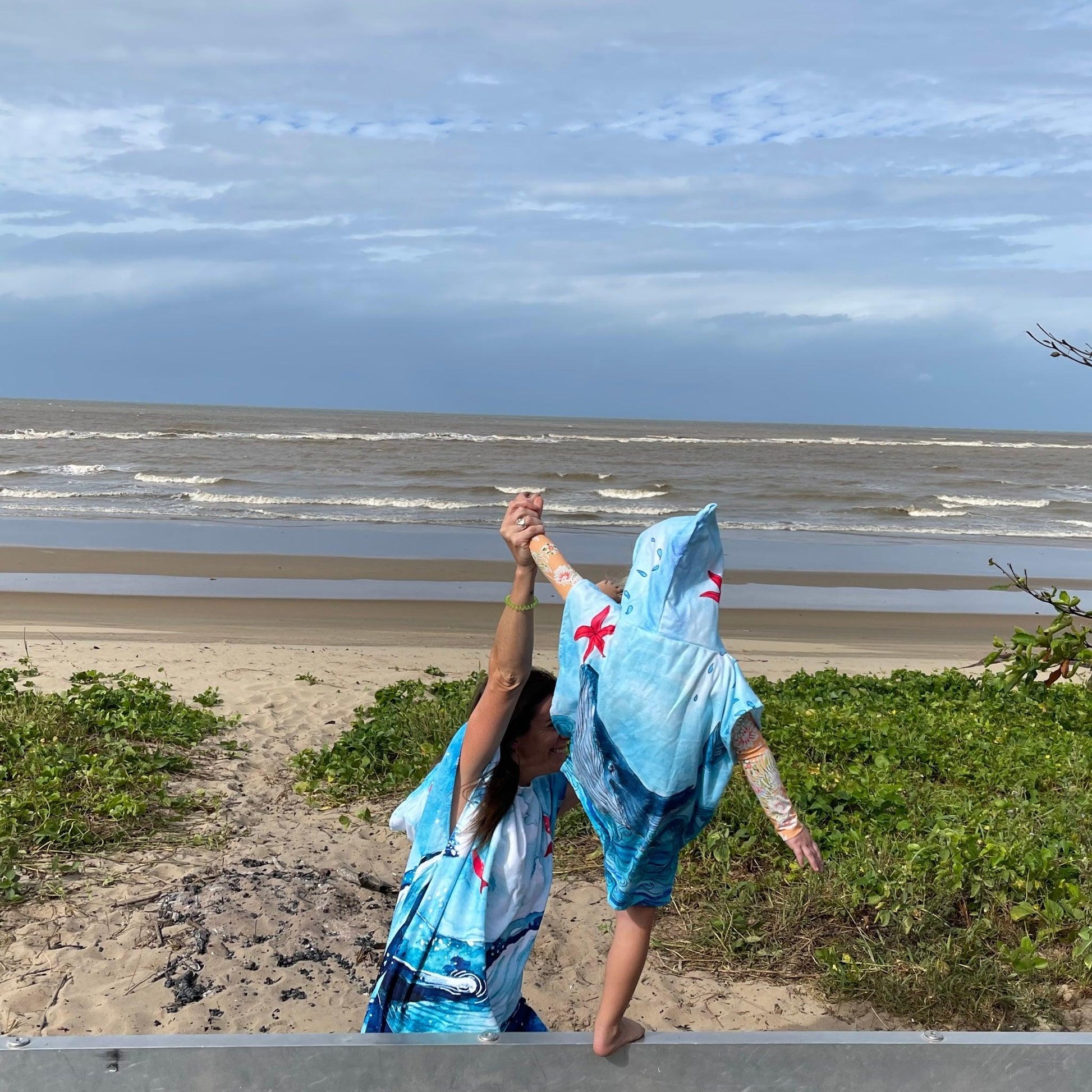 Adult Poncho Towel - Whale Aquarell - Dropbear Outdoors