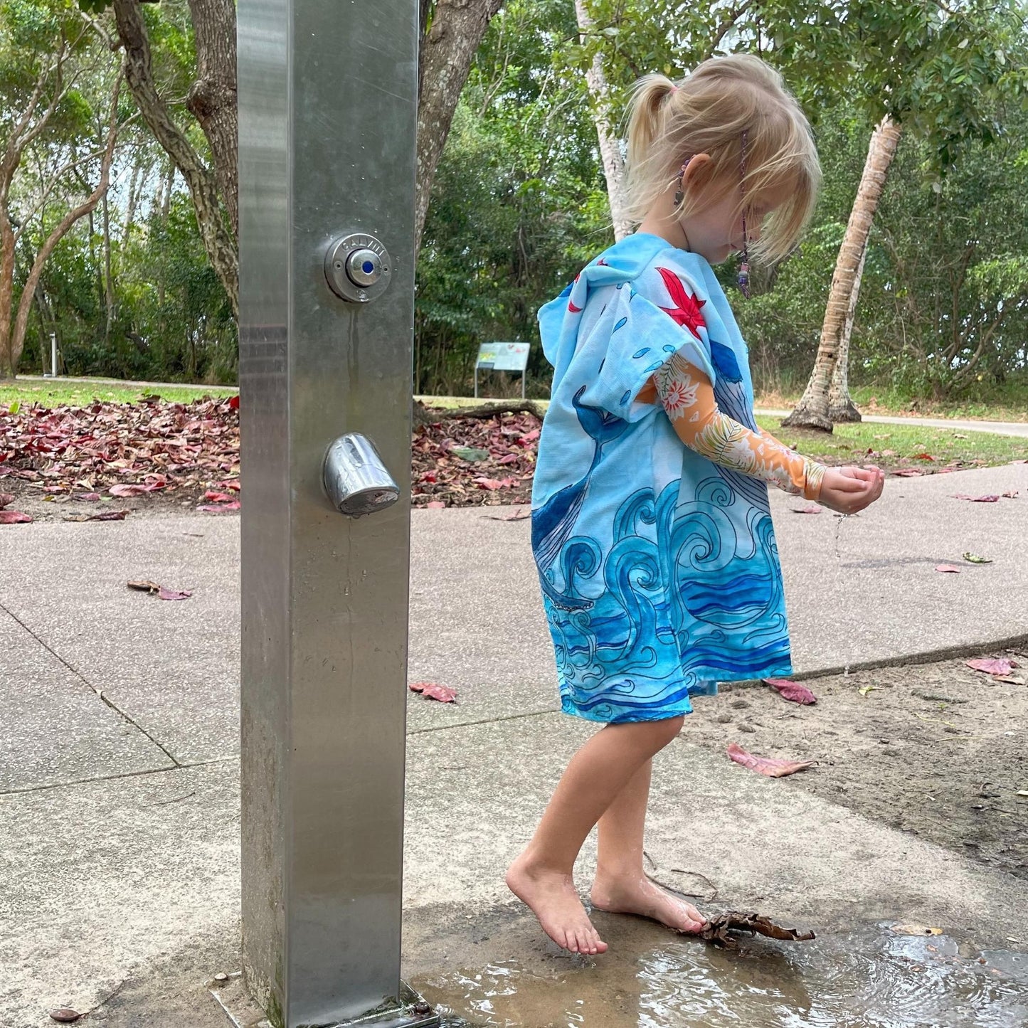 Kids Poncho Towel - Whale Aquarell - Dropbear Outdoors